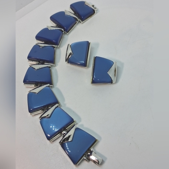 * Vintage Charel Blue Moonglow Bracelet & Clip On Earrings Set - Picture 1 of 7